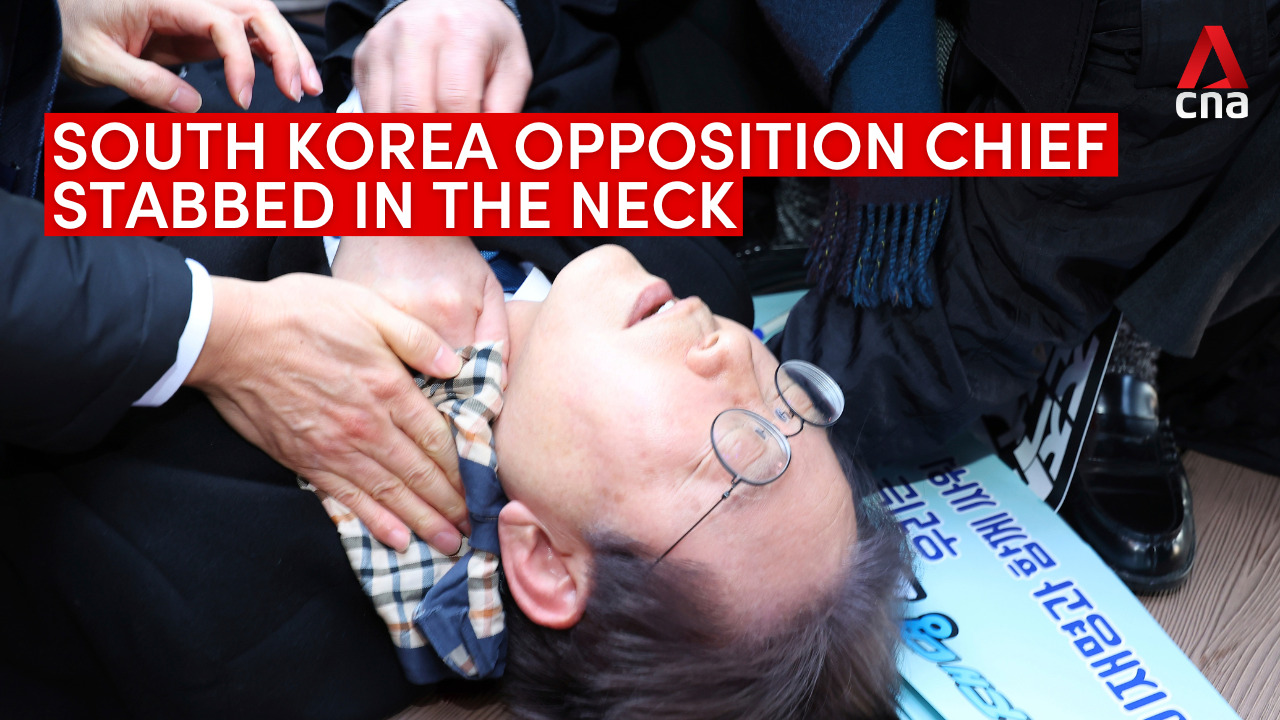 South Korea opposition chief Lee Jae-myung stabbed in neck during visit to  Busan | Video